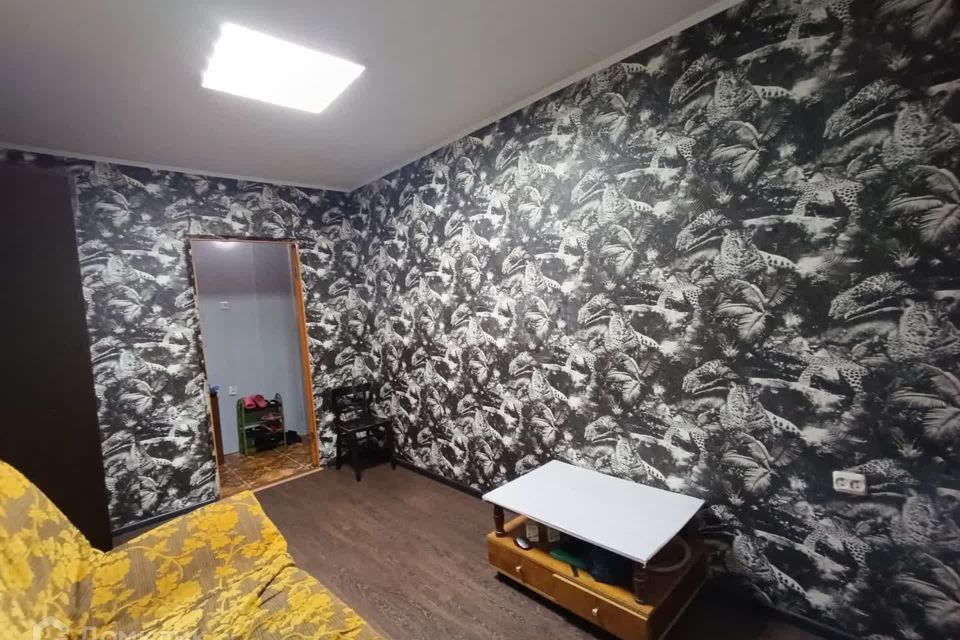Продаётся 4-комнатная квартира, 60.9 м²