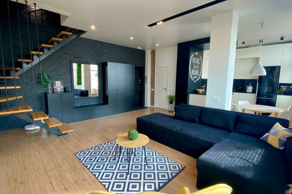 Продаётся 3-комнатная квартира, 107 м²