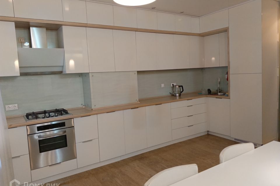 Продаётся 2-комнатная квартира, 107 м²