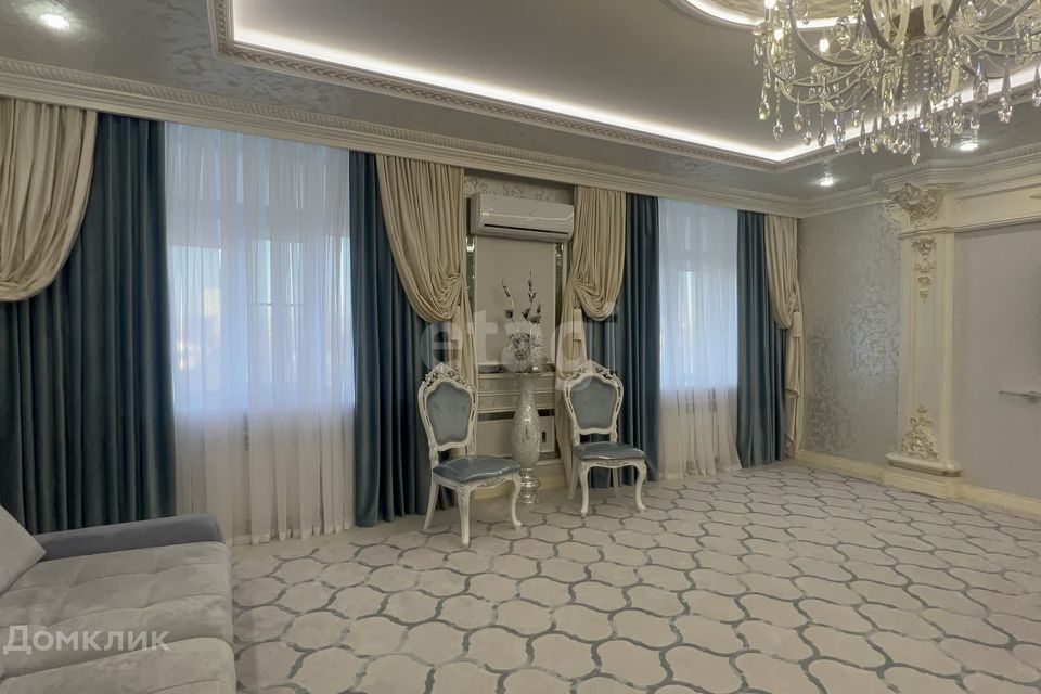 Продаётся 5-комнатная квартира, 210 м²