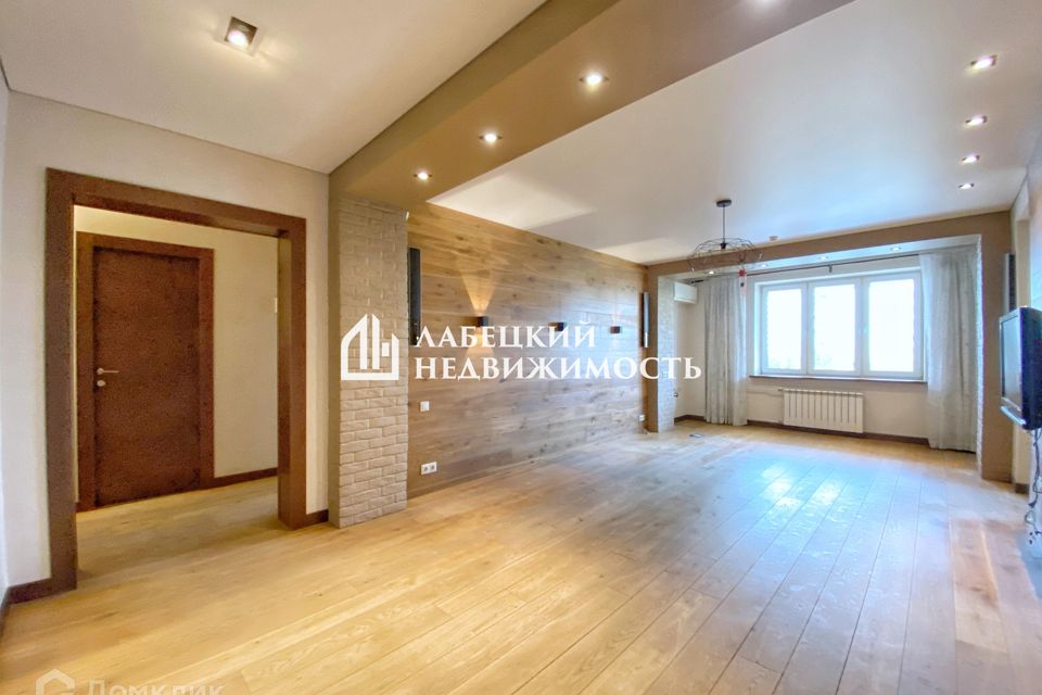 Продаётся 4-комнатная квартира, 125 м²