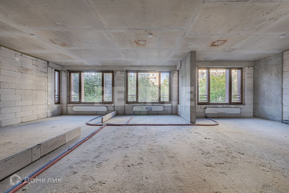 Продаётся 4-комнатная квартира, 163.5 м²