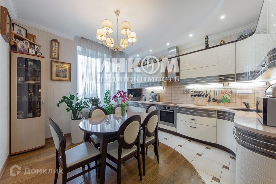 Продаётся 4-комнатная квартира, 144.6 м²