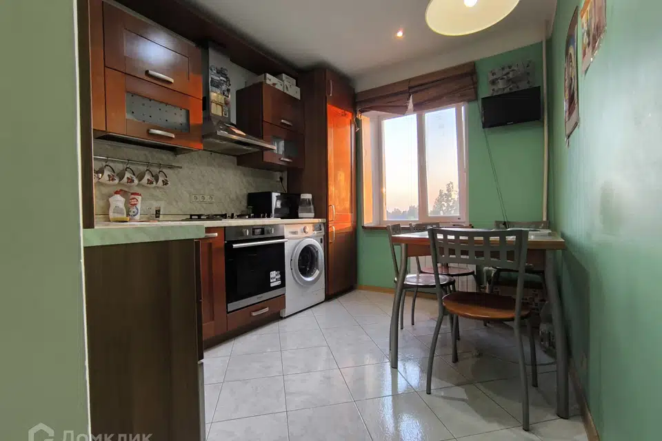 Продаётся 4-комнатная квартира, 77 м²