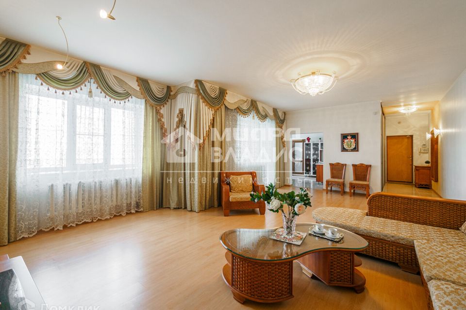 Продаётся 3-комнатная квартира, 121 м²