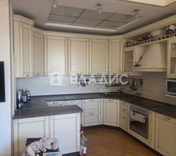 Продаётся 4-комнатная квартира, 107 м²