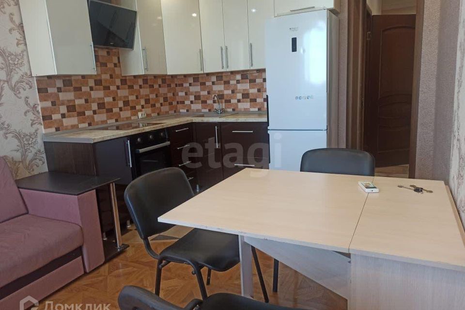 Продаётся 1-комнатная квартира, 42 м²