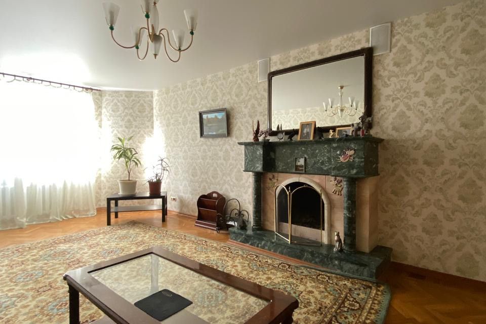 Продаётся 5-комнатная квартира, 176 м²