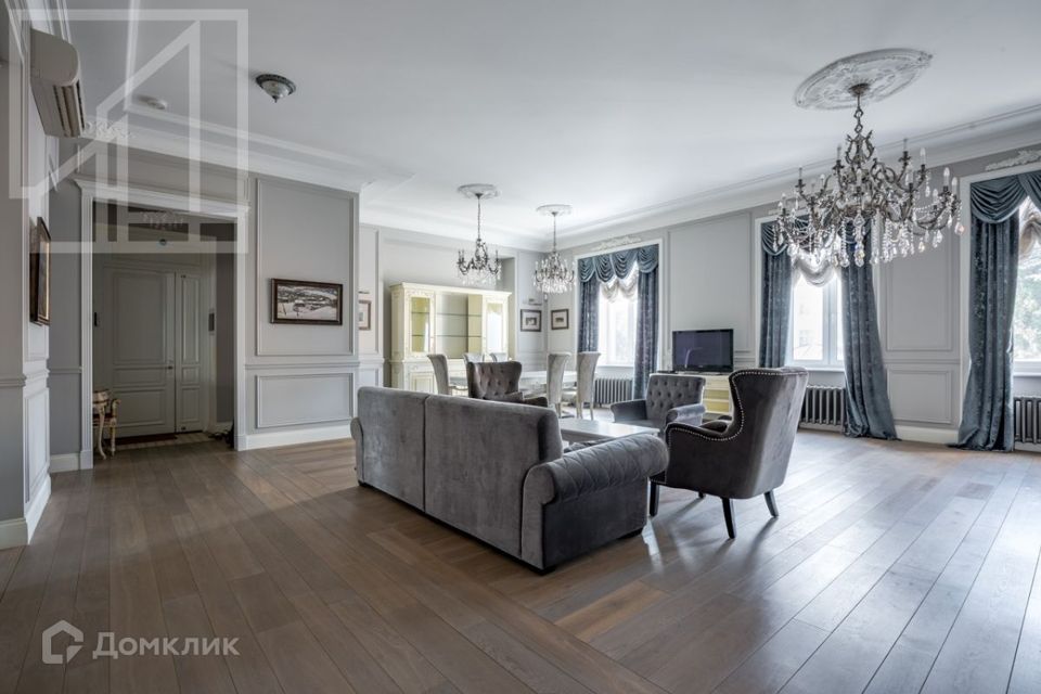 Сдаётся 5-комнатная квартира, 200 м²