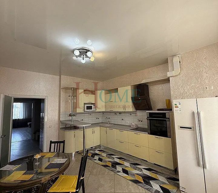 Сдаётся 3-комнатная квартира, 107 м²