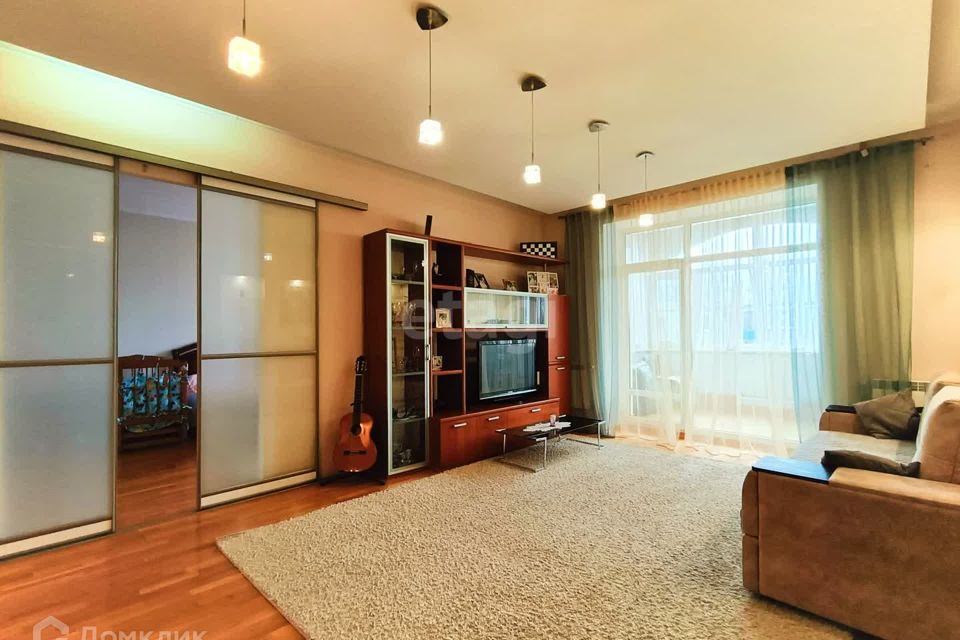 Продаётся 3-комнатная квартира, 112.7 м²