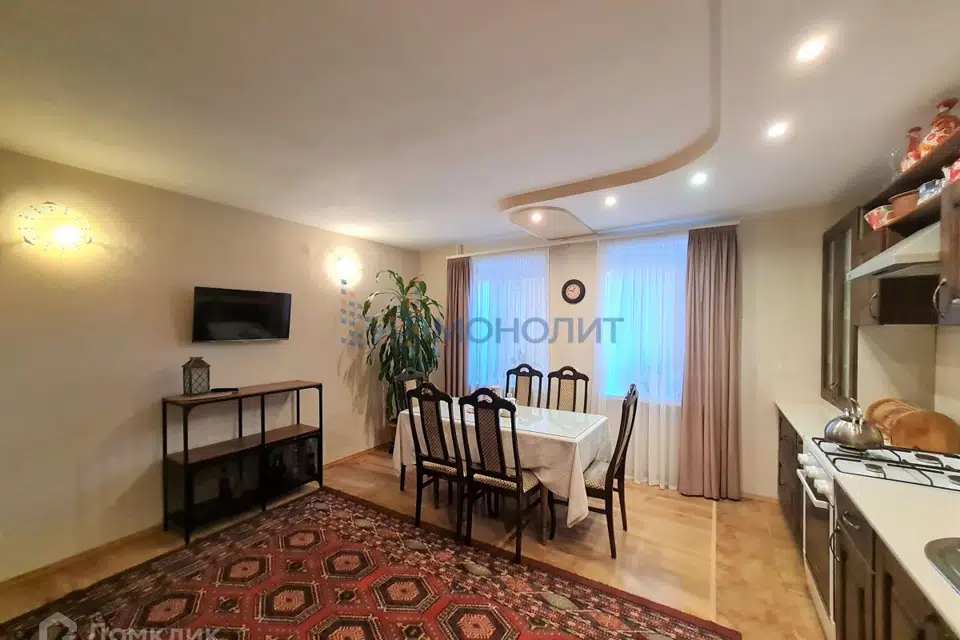 Продаётся 4-комнатная квартира, 161.5 м²