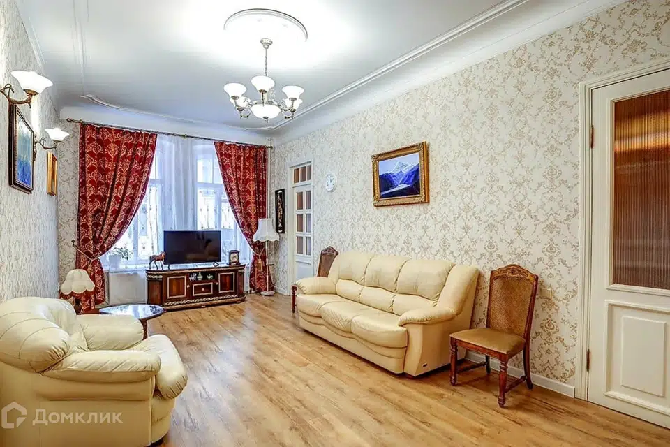 Продаётся 4-комнатная квартира, 100 м²