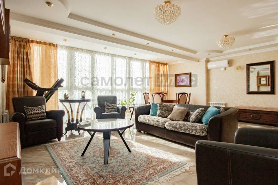 Продаётся 4-комнатная квартира, 142.9 м²