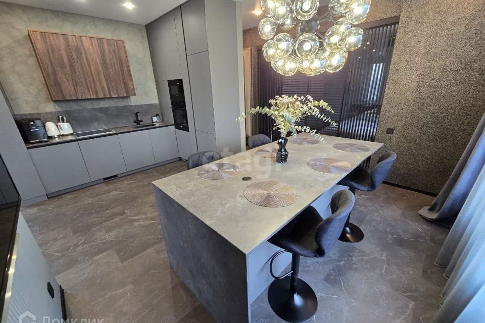 Сдаётся 2-комнатная квартира, 109 м²