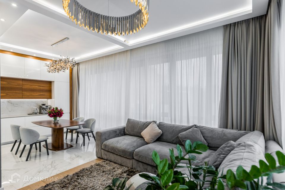 Продаётся 4-комнатная квартира, 152.2 м²