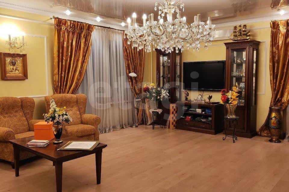 Продаётся 4-комнатная квартира, 149.8 м²