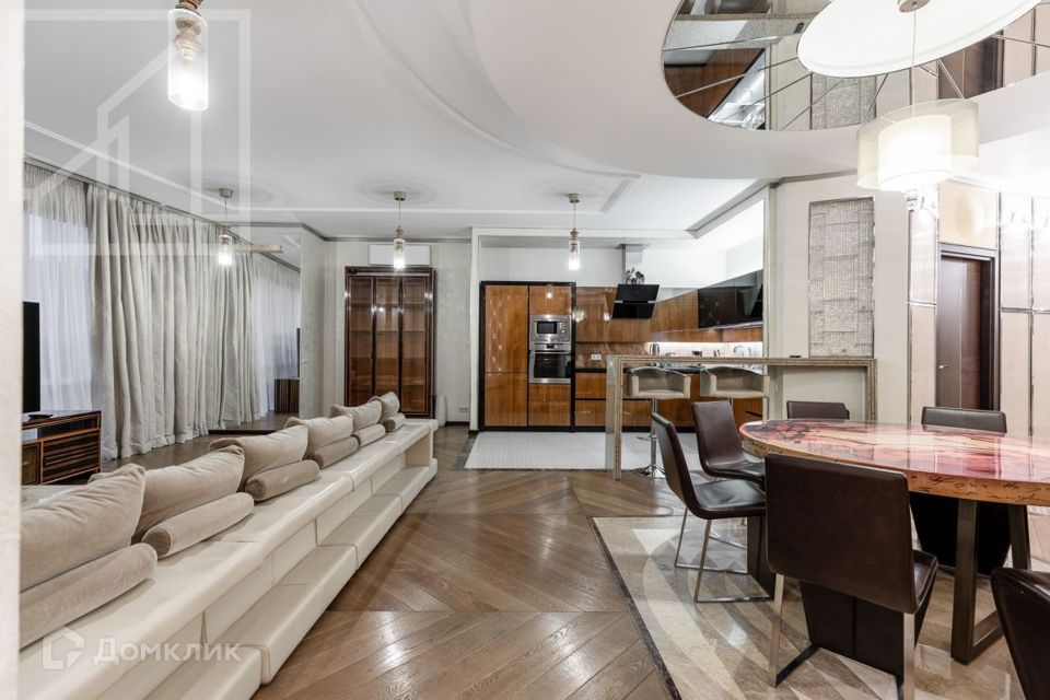 Сдаётся 3-комнатная квартира, 145 м²