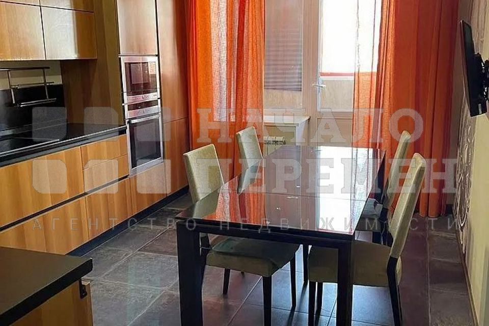 Сдаётся 4-комнатная квартира, 132 м²