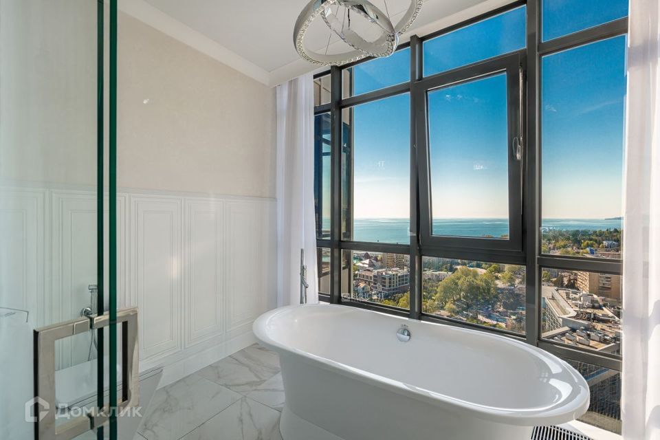 Продаётся 3-комнатная квартира, 160 м²