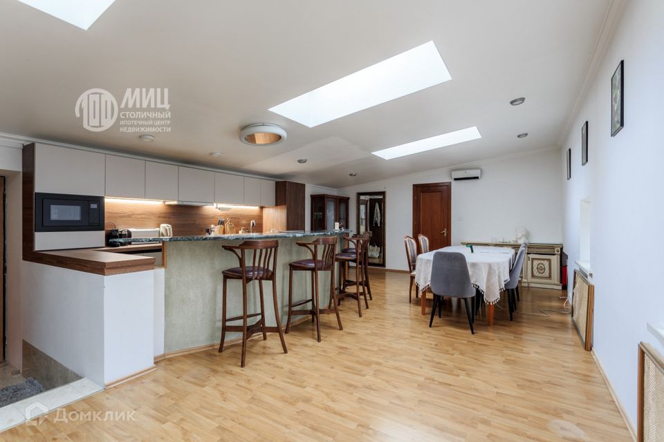 Продаётся 3-комнатная квартира, 111.3 м²