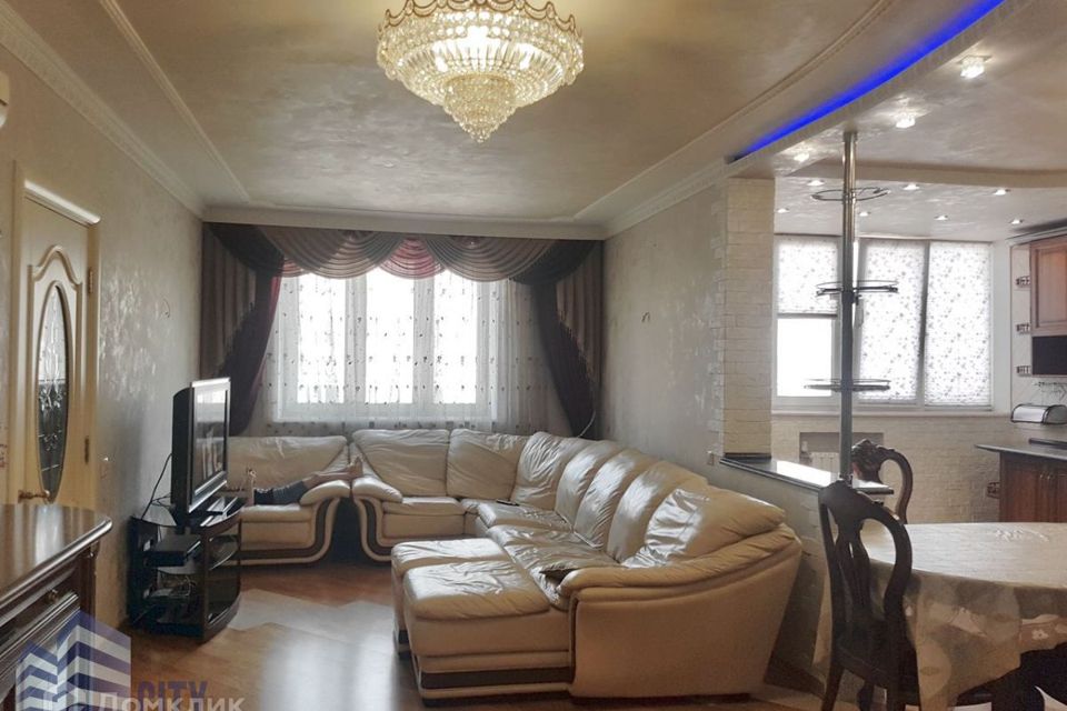 Продаётся 3-комнатная квартира, 128.5 м²