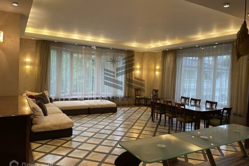 Сдаётся 6-комнатная квартира, 451 м²