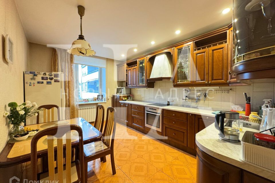 Продаётся 3-комнатная квартира, 102 м²
