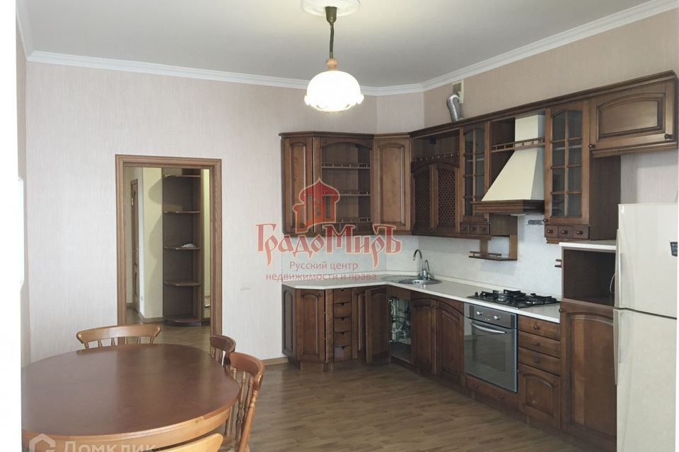 Продаётся 3-комнатная квартира, 122 м²