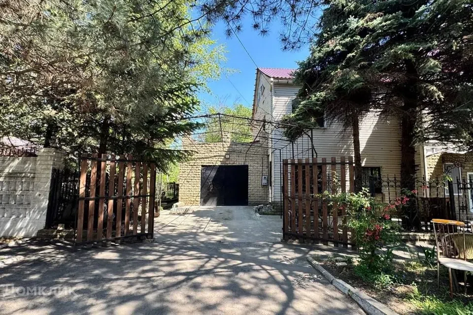 Продаётся 2-этажный дом, 235.1 м²