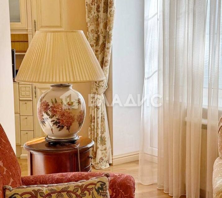 Продаётся 3-комнатная квартира, 220 м²