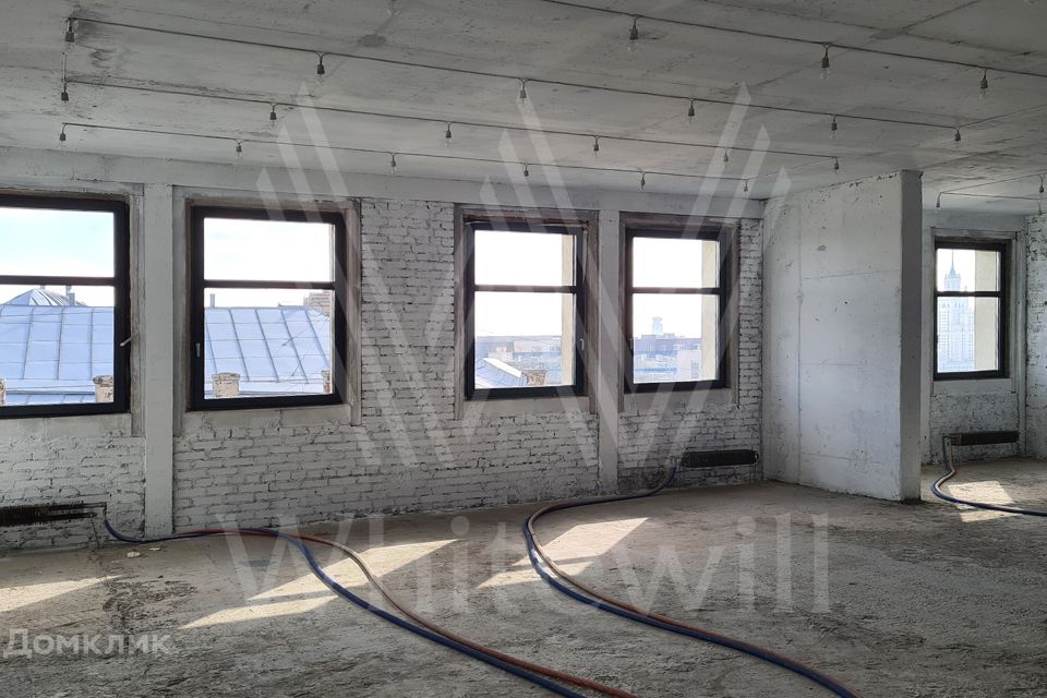 Продаётся 3-комнатная квартира, 142.6 м²