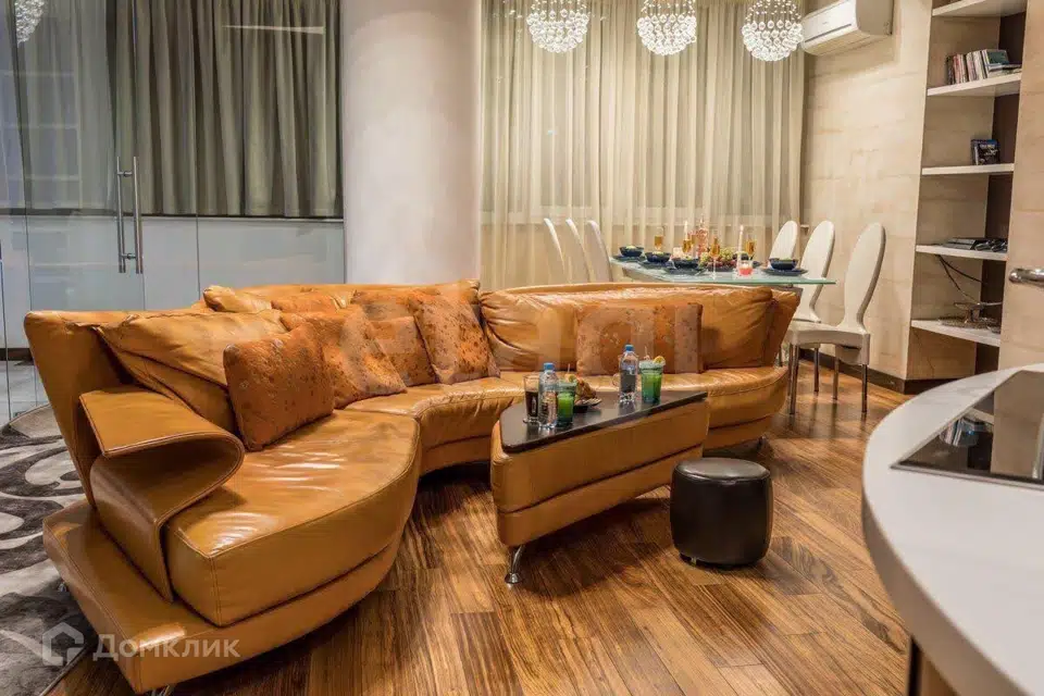 Продаётся 4-комнатная квартира, 254.9 м²