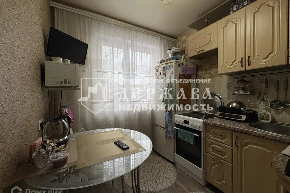 Продаётся 4-комнатная квартира, 60.9 м²
