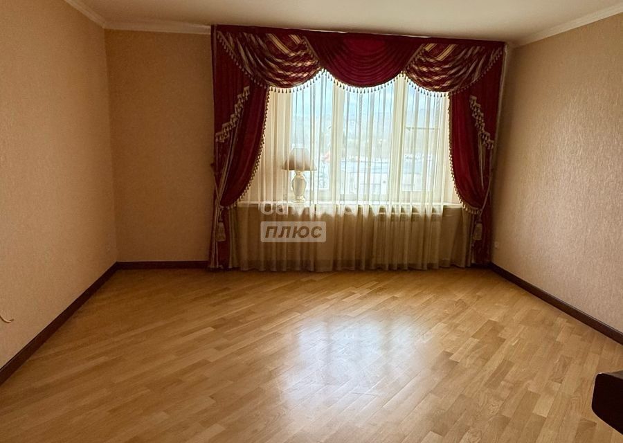 Продаётся 4-комнатная квартира, 150 м²