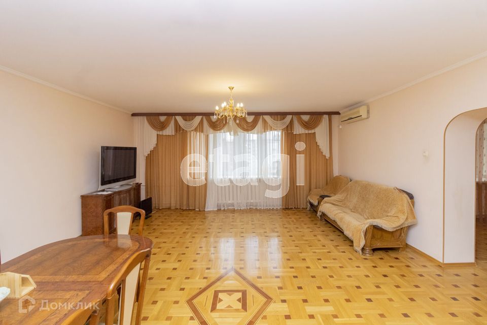 Продаётся 6-комнатная квартира, 251.4 м²