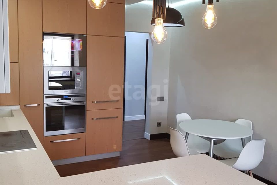 Продаётся 3-комнатная квартира, 102.2 м²