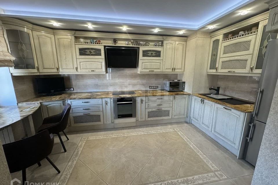 Продаётся 3-комнатная квартира, 107.8 м²