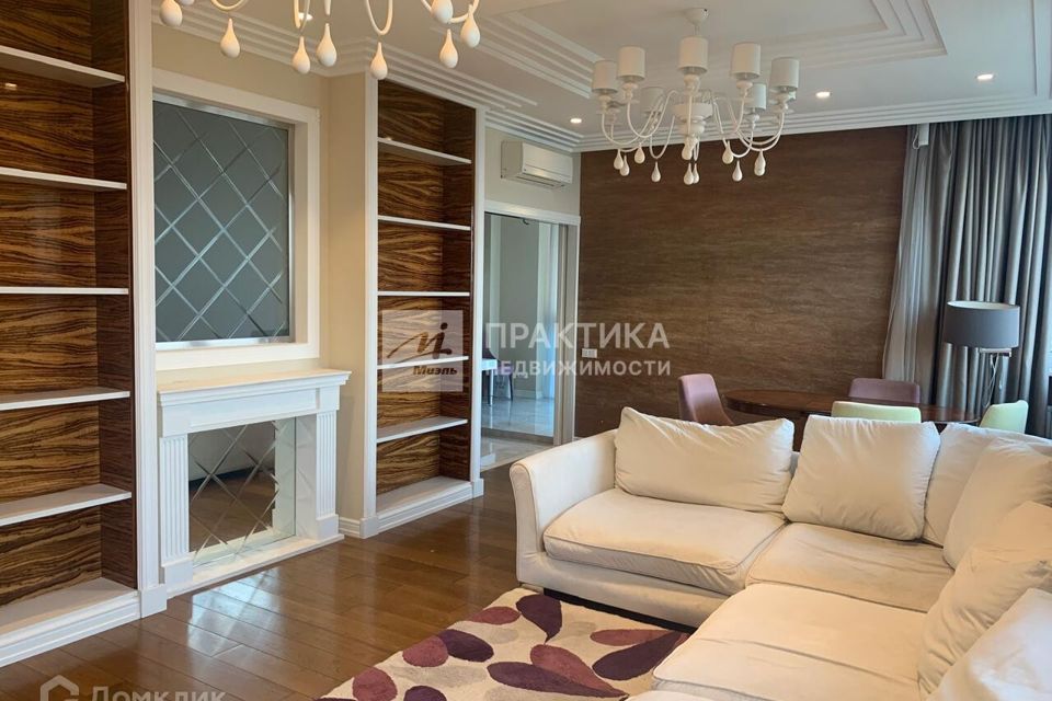Сдаётся 4-комнатная квартира, 160 м²