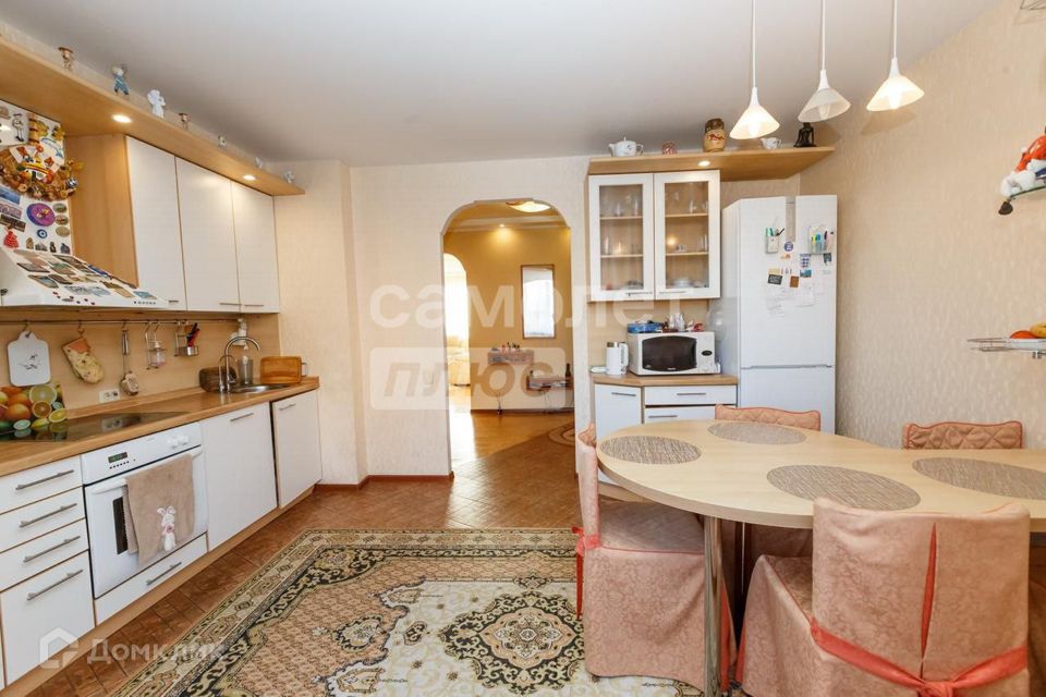 Продаётся 4-комнатная квартира, 132.5 м²