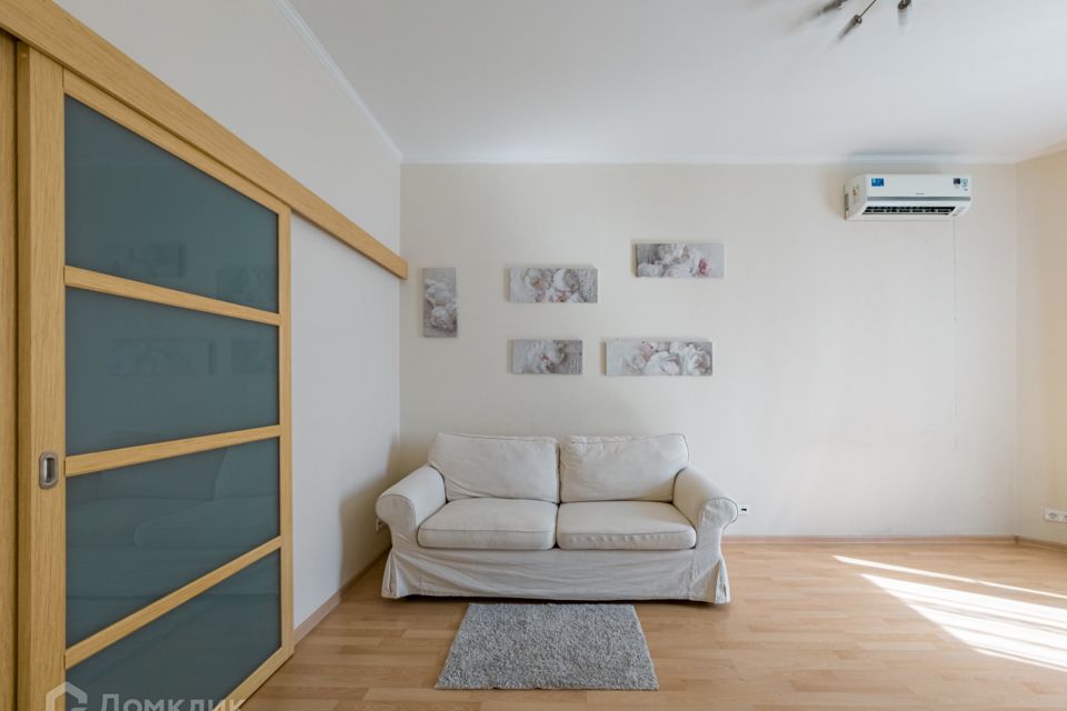 Сдаётся 2-комнатная квартира, 64 м²