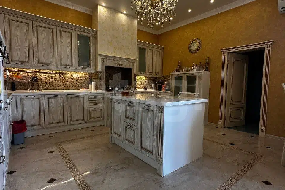 Продаётся 2-этажный дом, 516 м²