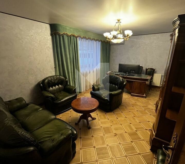 Сдаётся 6-комнатная квартира, 222 м²