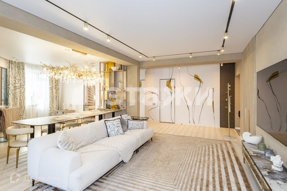 Продаётся 3-комнатная квартира, 104 м²