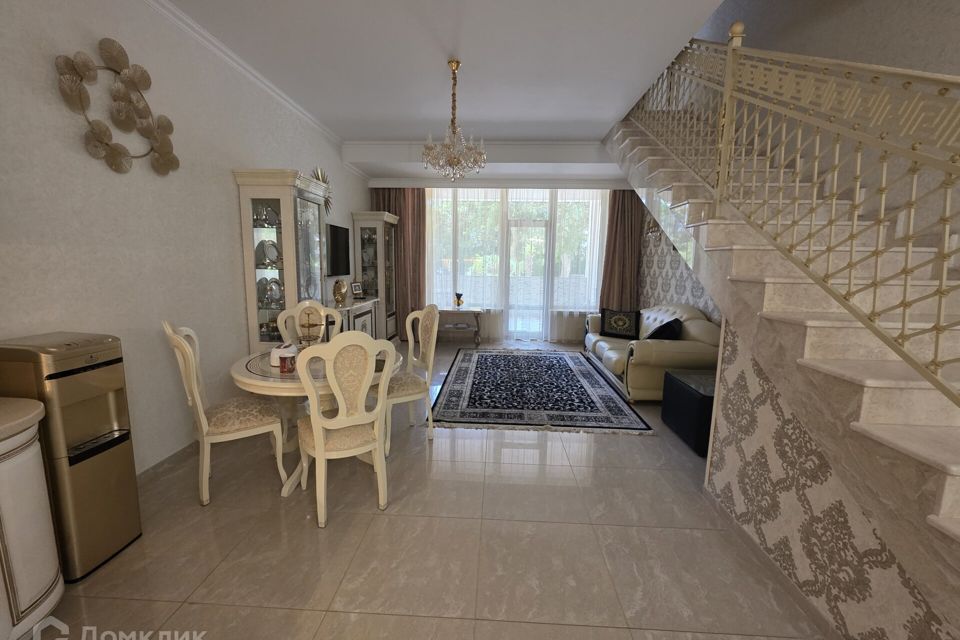 Продаётся 2-комнатная квартира, 92.9 м²