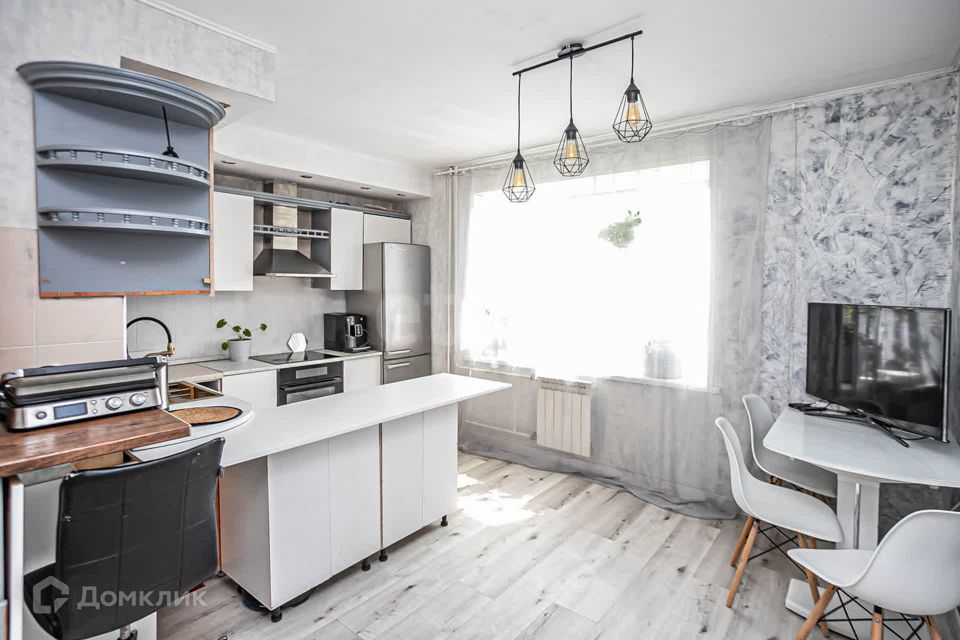 Продаётся 3-комнатная квартира, 108 м²