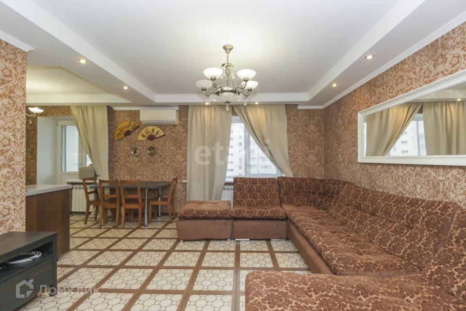 Продаётся 4-комнатная квартира, 106 м²