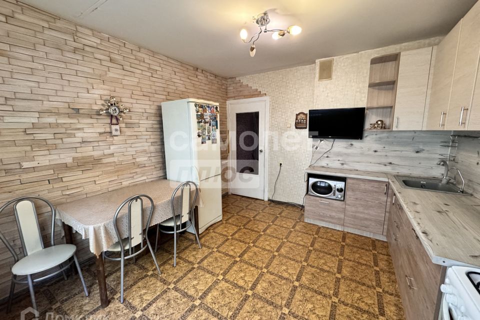 Продаётся 4-комнатная квартира, 110 м²