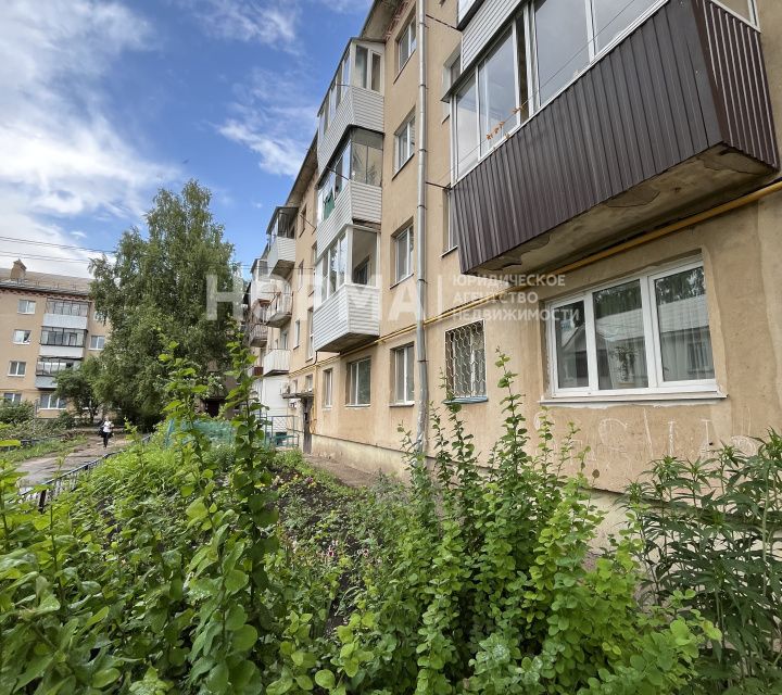 Продаётся 3-комнатная квартира, 42.7 м²
