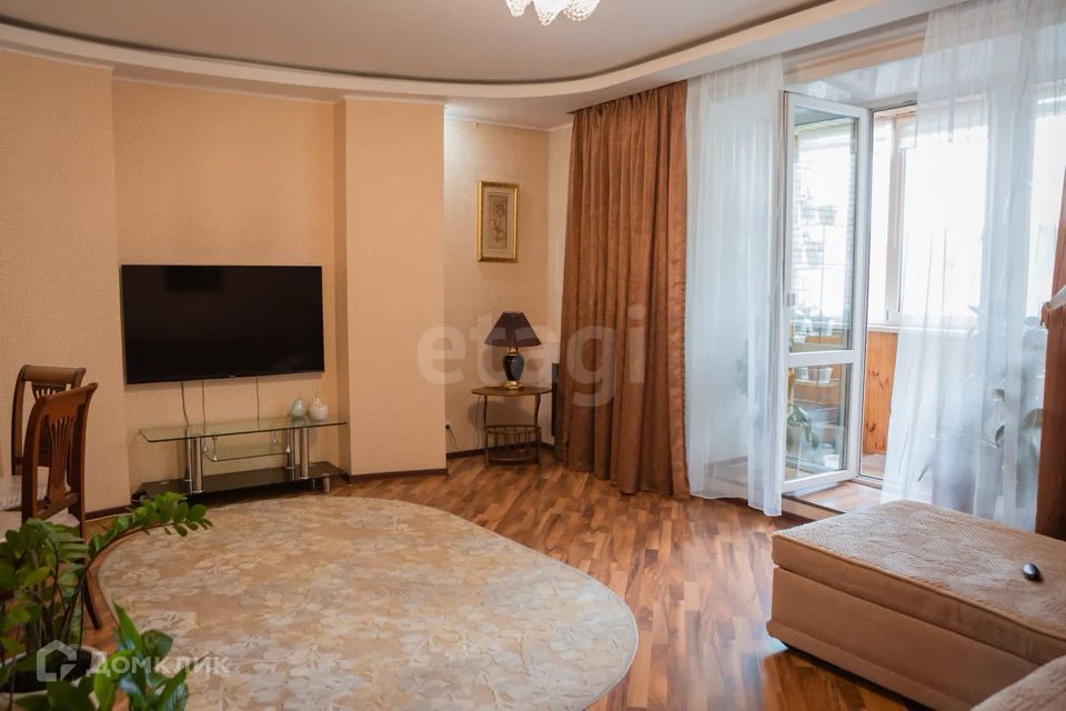Продаётся 4-комнатная квартира, 126.4 м²